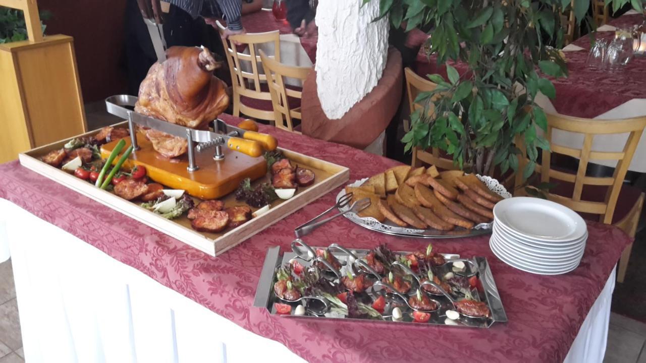 Penzion Fantasy - Restaurant Lipník nad Bečou Extérieur photo